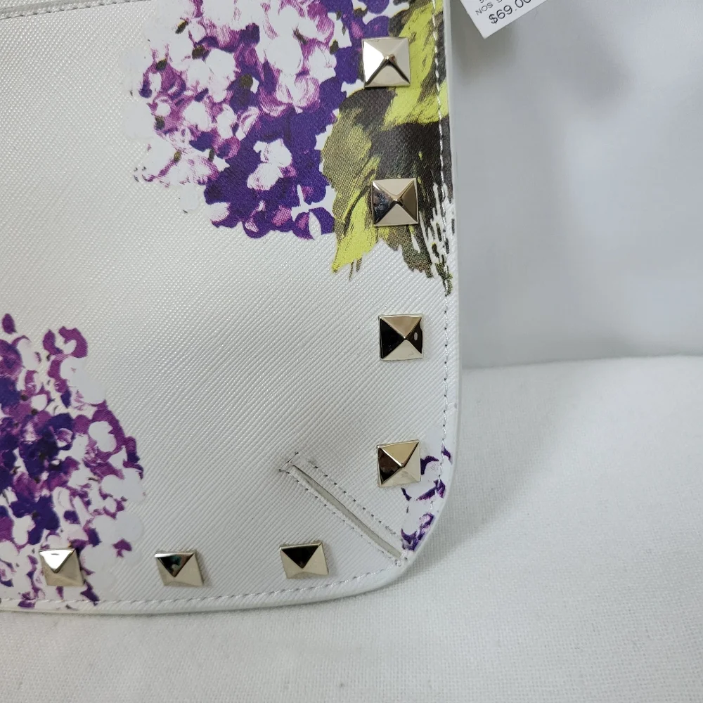 White House Black Market White Purple Hydrangea‎ Studded Wristlet Clutch New - Picture 3 of 10